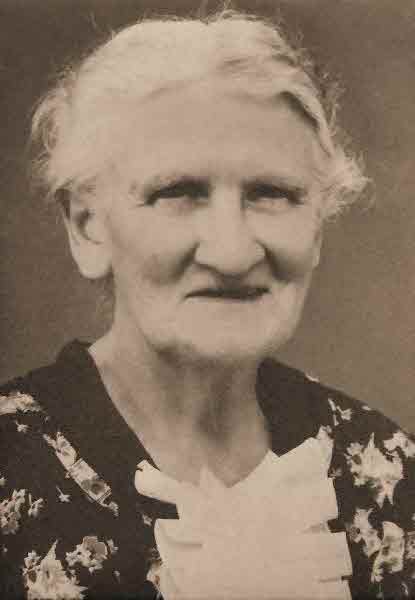 Photo of photos/Teresa Margaret Foran (m McLennan) bn 1874 portrait
